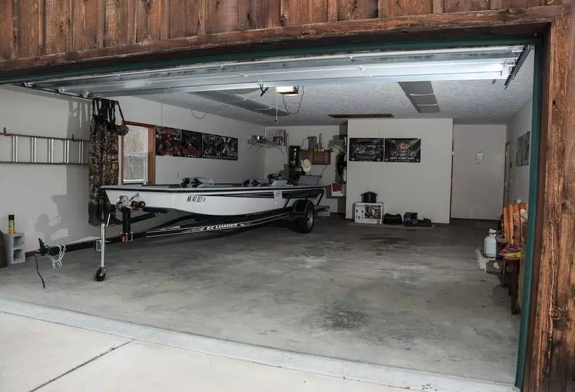 Troutfest  Riverfront Norfork Home, Great Fishing