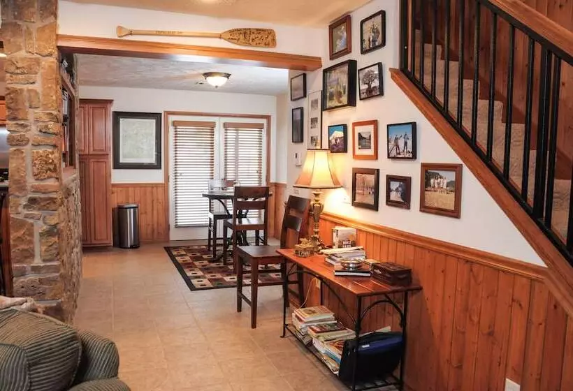 Troutfest  Riverfront Norfork Home, Great Fishing