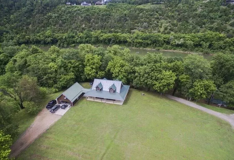 Troutfest  Riverfront Norfork Home, Great Fishing