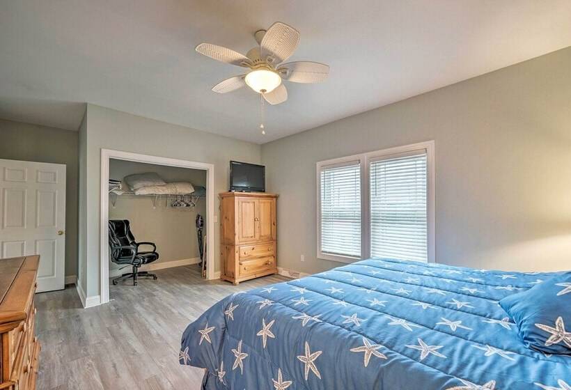 Updated Family Getaway: Walk To Sea Haven Beach!