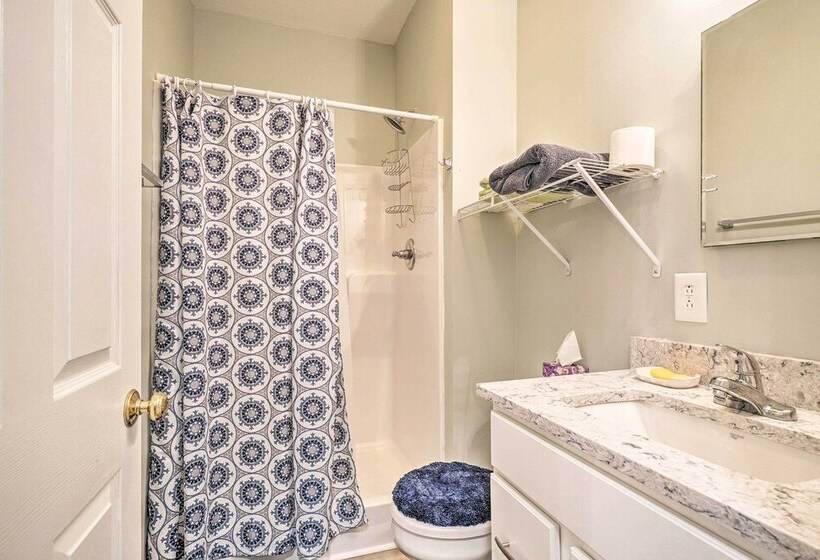 Updated Family Getaway: Walk To Sea Haven Beach!