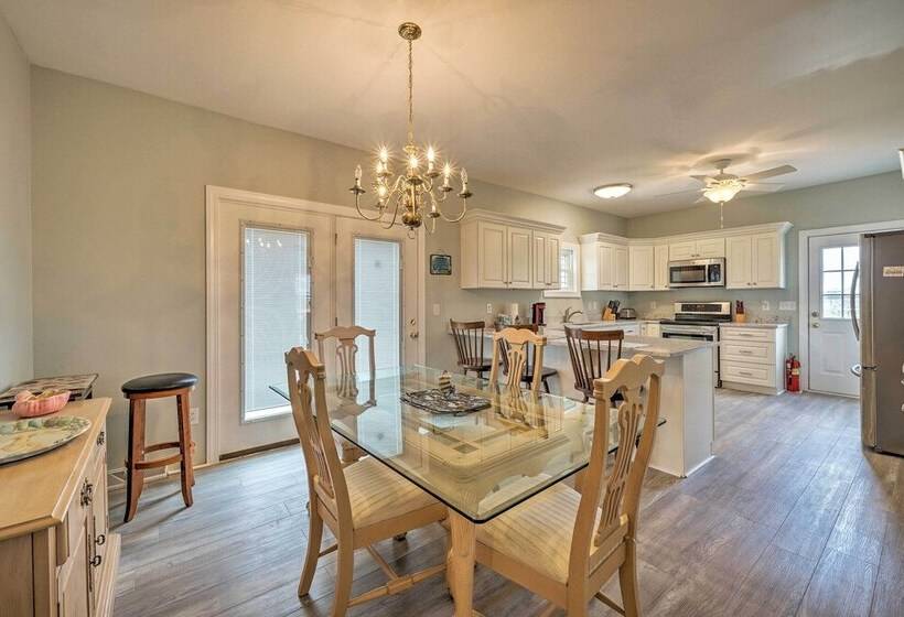 Updated Family Getaway: Walk To Sea Haven Beach!