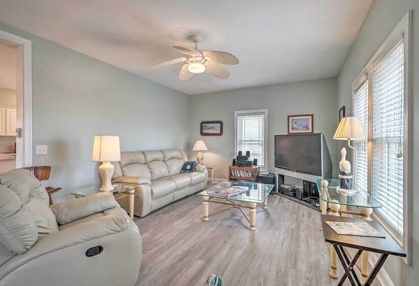 Updated Family Getaway: Walk To Sea Haven Beach!