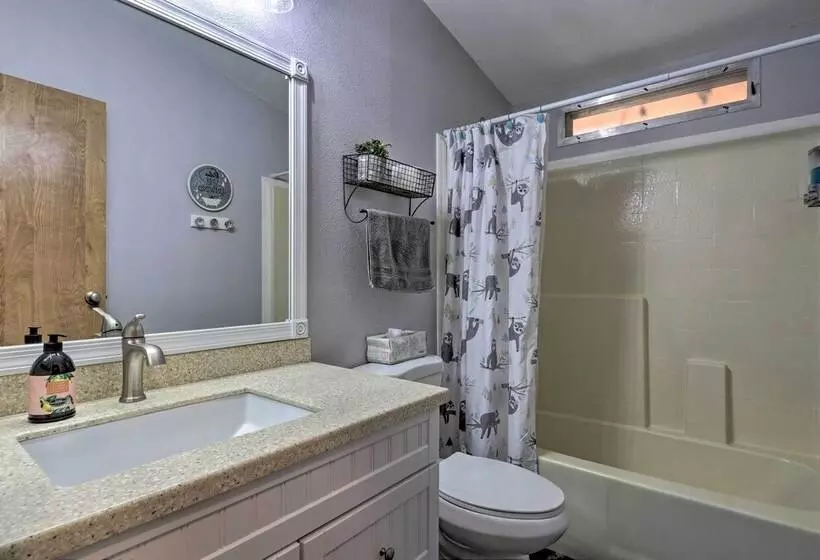 Updated Strawberry Family Cabin W/ 2 Private Decks