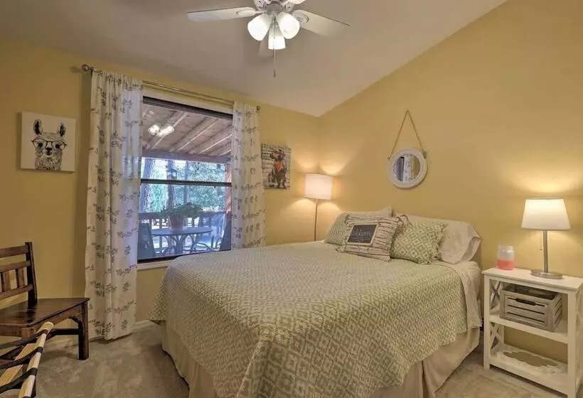 Updated Strawberry Family Cabin W/ 2 Private Decks