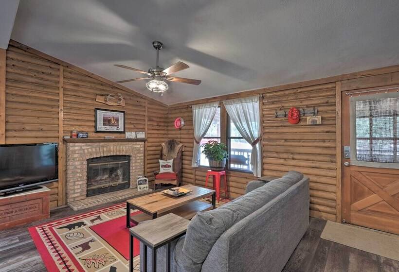 Updated Strawberry Family Cabin W/ 2 Private Decks