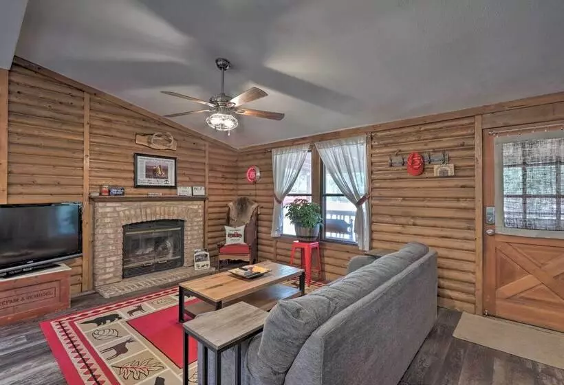 Updated Strawberry Family Cabin W/ 2 Private Decks