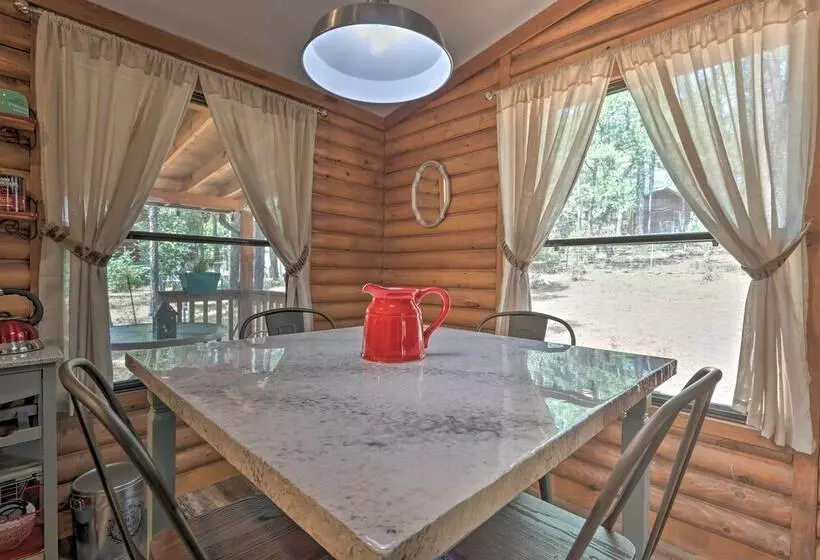 Updated Strawberry Family Cabin W/ 2 Private Decks