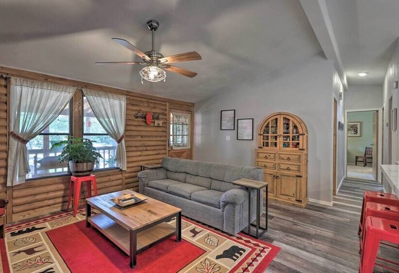 Updated Strawberry Family Cabin W/ 2 Private Decks