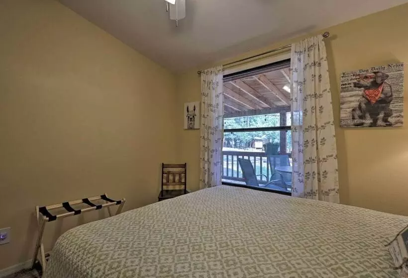 Updated Strawberry Family Cabin W/ 2 Private Decks