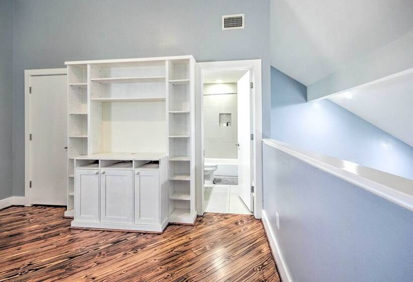 Well Appointed Houston Home: 1 Mile To Midtown!