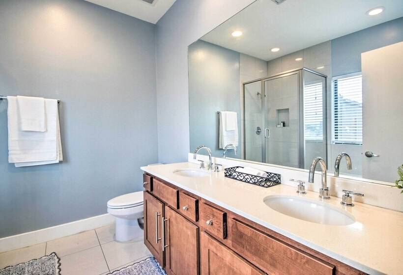 Well Appointed Houston Home: 1 Mile To Midtown!