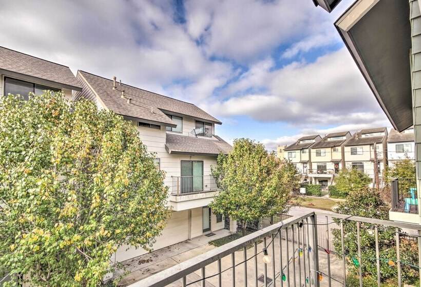 Well Appointed Houston Home: 1 Mile To Midtown!