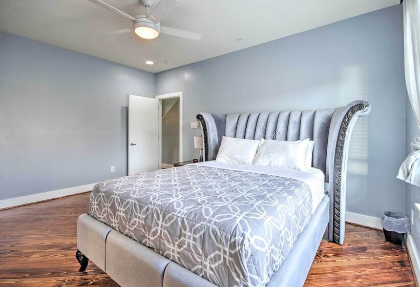 Well Appointed Houston Home: 1 Mile To Midtown!