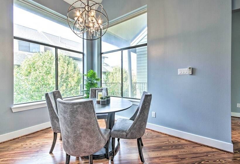 Well Appointed Houston Home: 1 Mile To Midtown!