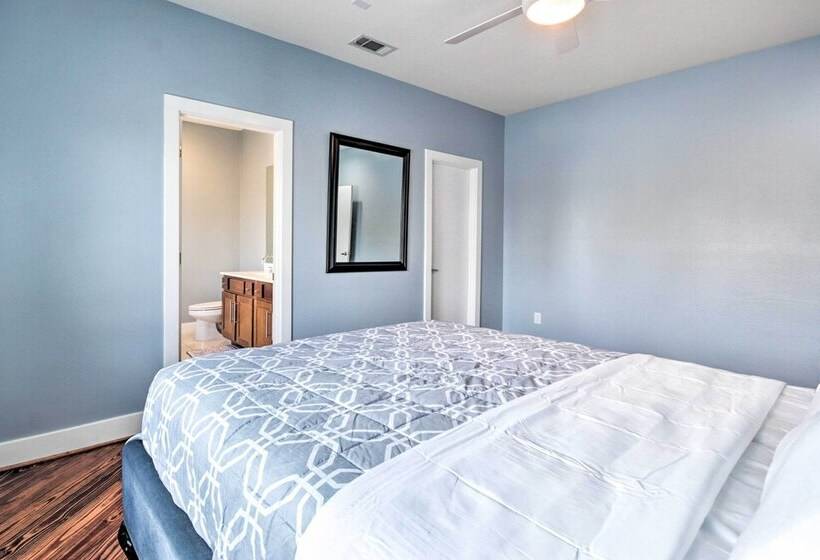Well Appointed Houston Home: 1 Mile To Midtown!