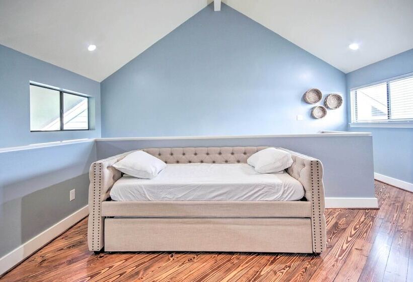 Well Appointed Houston Home: 1 Mile To Midtown!