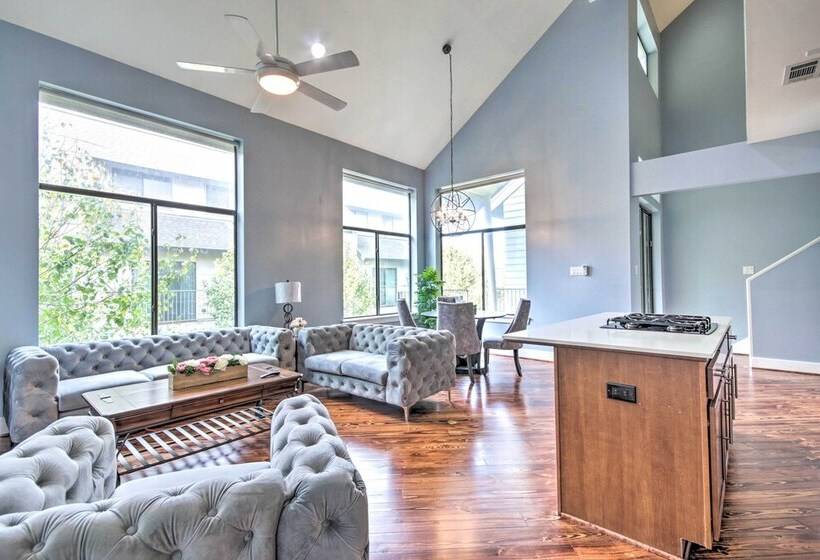 Well Appointed Houston Home: 1 Mile To Midtown!