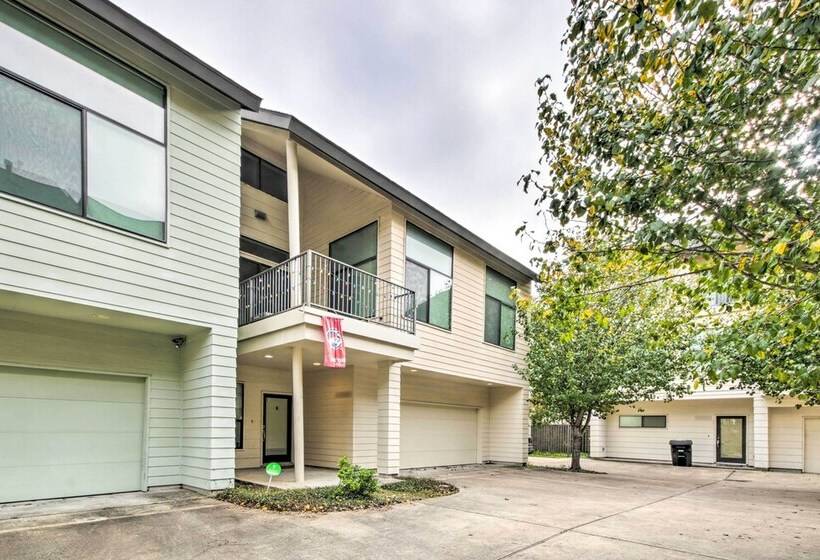 Well Appointed Houston Home: 1 Mile To Midtown!