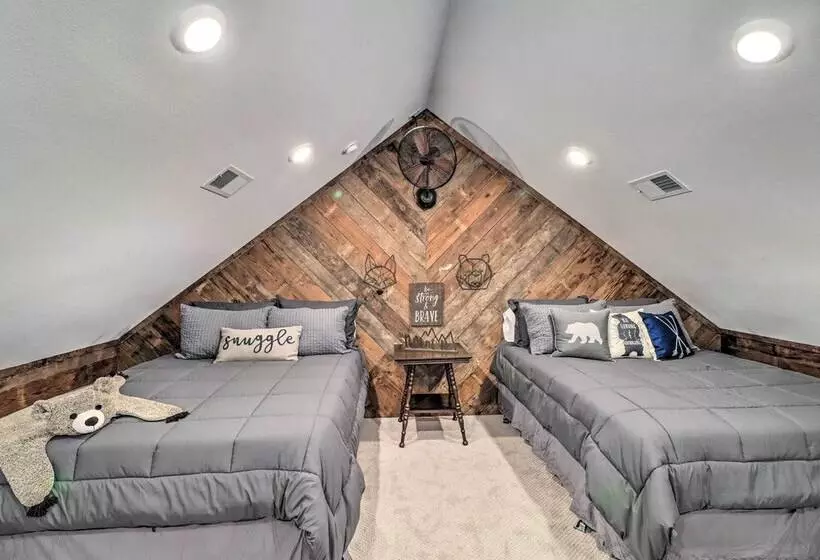 All Encompassing Lakehouse W/ Modern Accents!