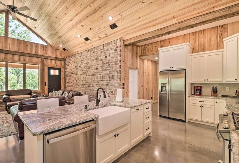 All Encompassing Lakehouse W/ Modern Accents!