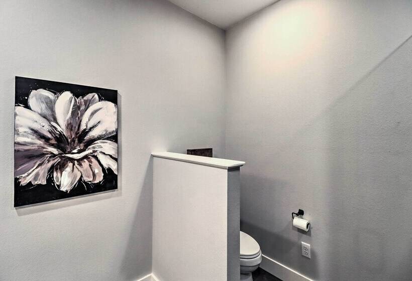 All Encompassing Lakehouse W/ Modern Accents!