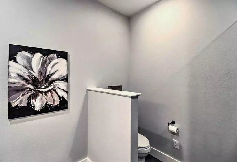 All Encompassing Lakehouse W/ Modern Accents!