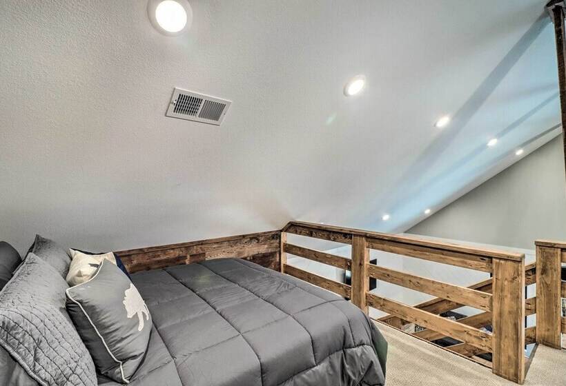 All Encompassing Lakehouse W/ Modern Accents!