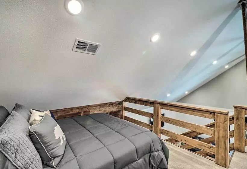 All Encompassing Lakehouse W/ Modern Accents!