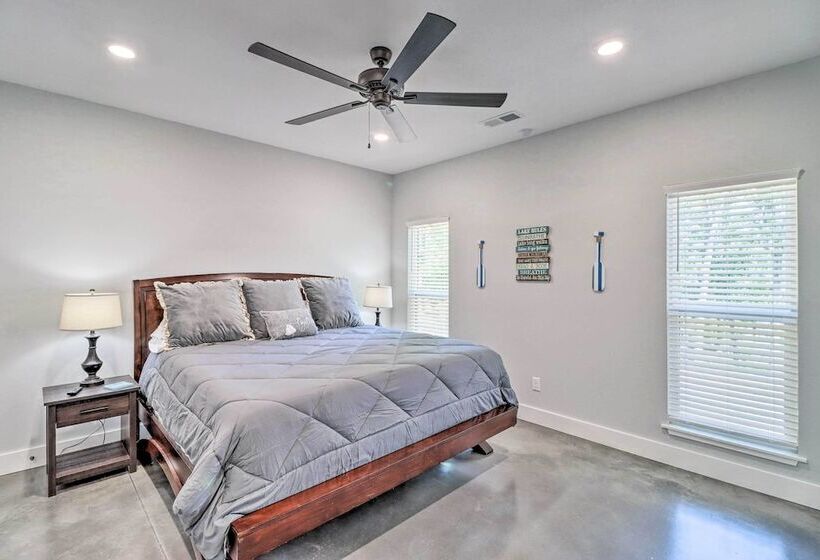 All Encompassing Lakehouse W/ Modern Accents!