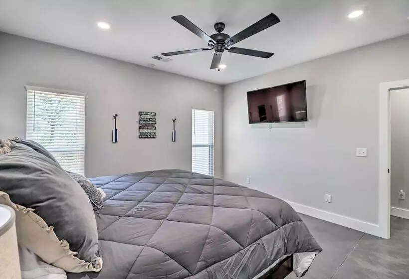 All Encompassing Lakehouse W/ Modern Accents!