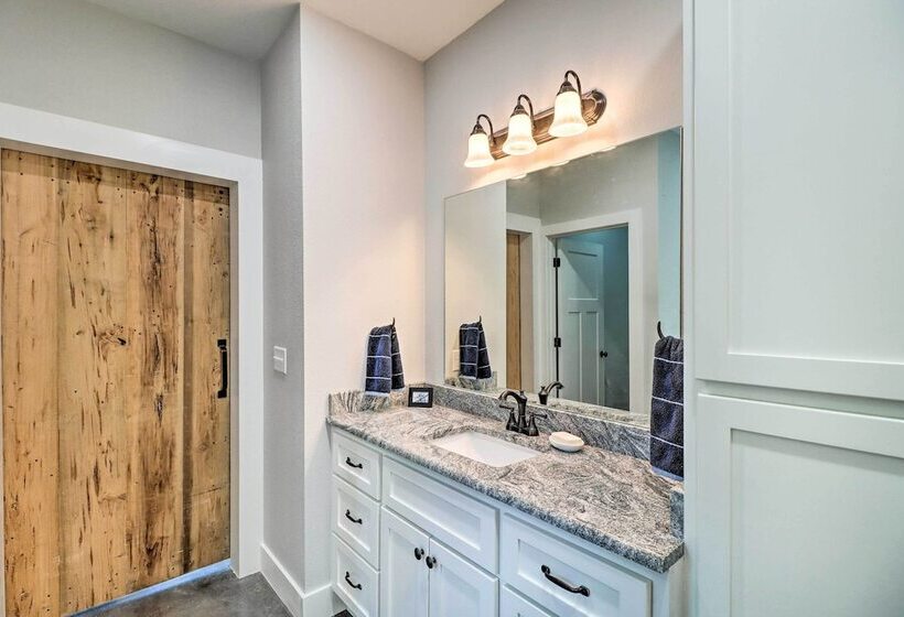 All Encompassing Lakehouse W/ Modern Accents!