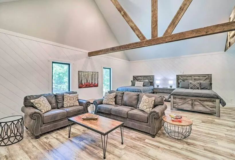 All Encompassing Lakehouse W/ Modern Accents!