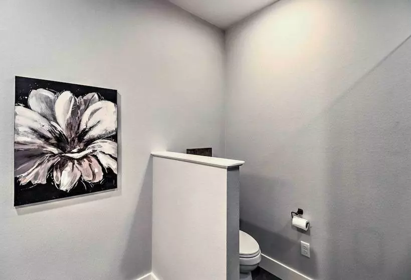 All Encompassing Lakehouse W/ Modern Accents!