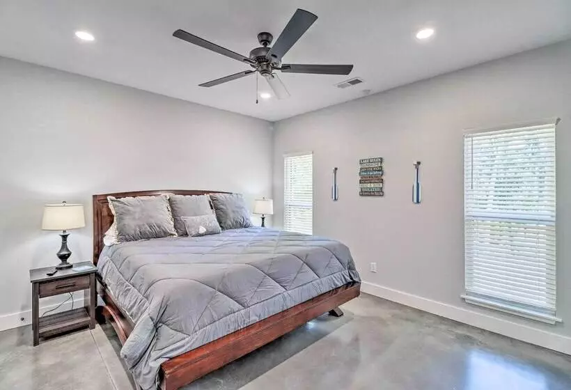 All Encompassing Lakehouse W/ Modern Accents!