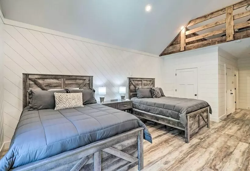 All Encompassing Lakehouse W/ Modern Accents!