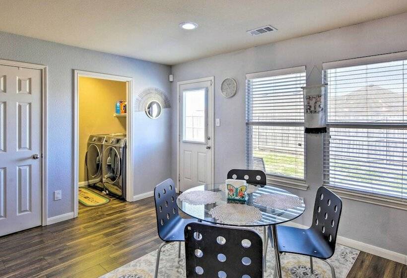 Beautiful Fate Home < 30 Mi To Dtwn Dallas!