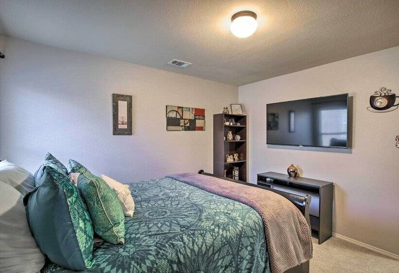 Beautiful Fate Home < 30 Mi To Dtwn Dallas!