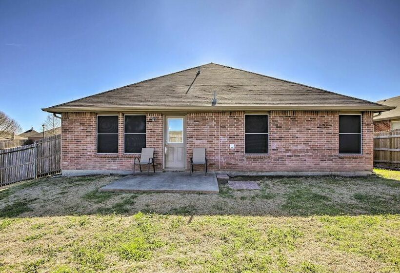 Beautiful Fate Home < 30 Mi To Dtwn Dallas!