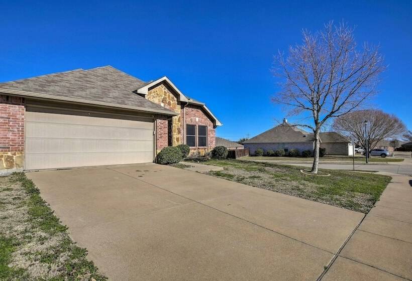 Beautiful Fate Home < 30 Mi To Dtwn Dallas!