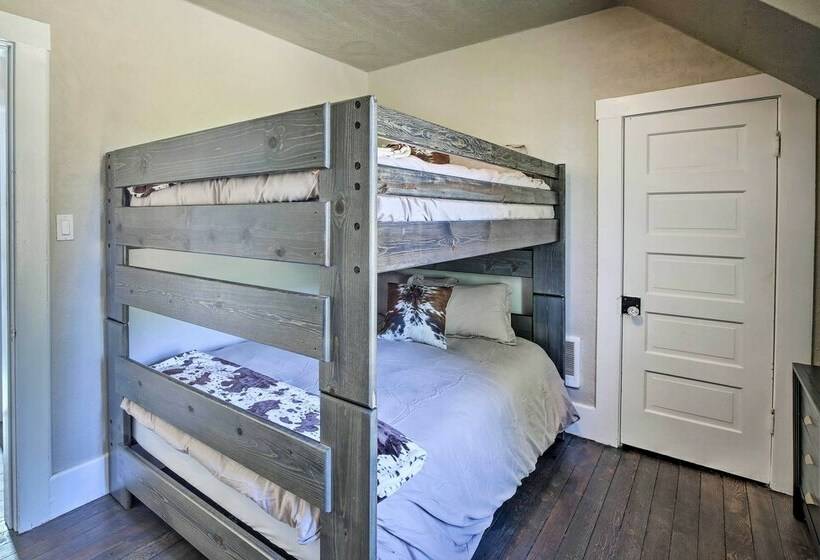 Beautiful Historic Home, Walk To Mineral Lake