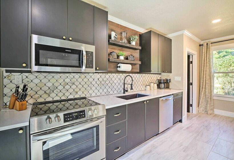 Beautiful Historic Home, Walk To Mineral Lake