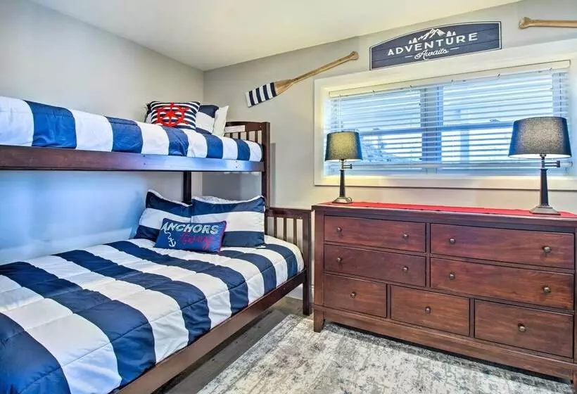 Beautiful Lakeview Home: Near Bull Shoals Lake!