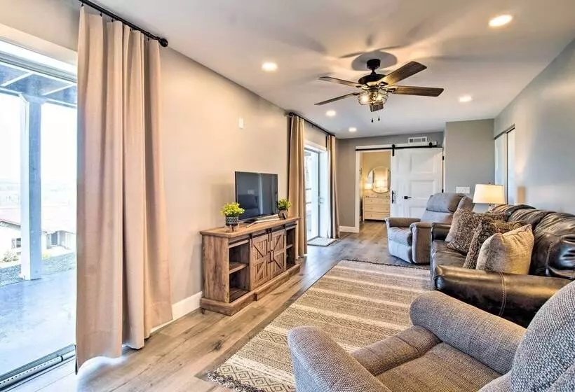 Beautiful Lakeview Home: Near Bull Shoals Lake!