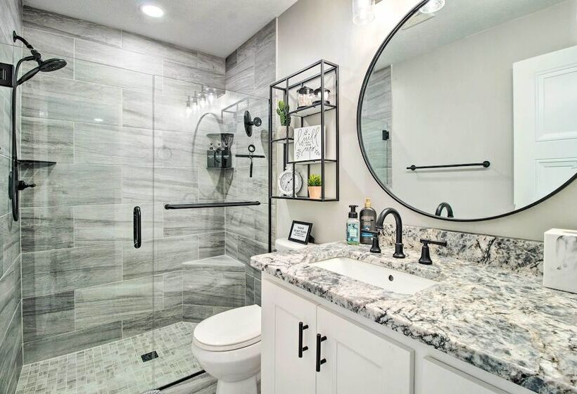 Beautiful Lakeview Home: Near Bull Shoals Lake!