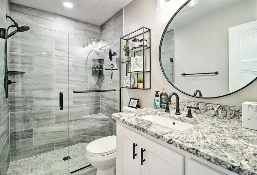 Beautiful Lakeview Home: Near Bull Shoals Lake!