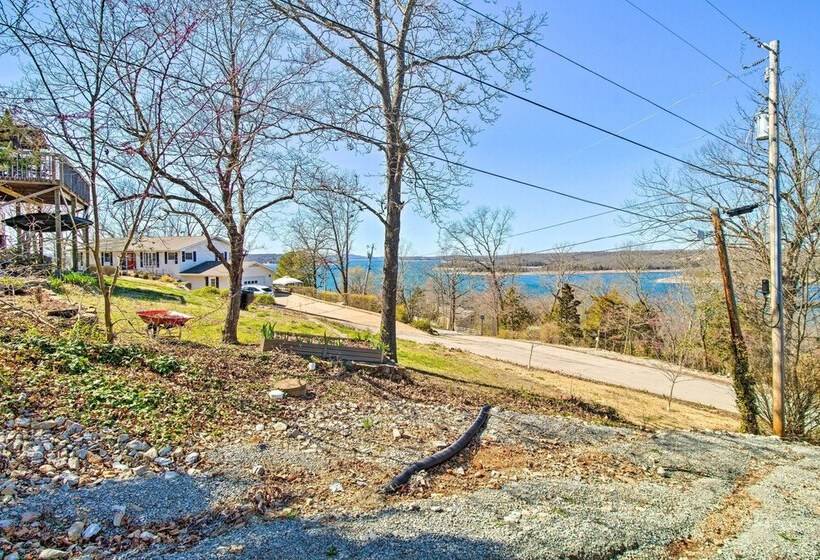 Beautiful Lakeview Home: Near Bull Shoals Lake!