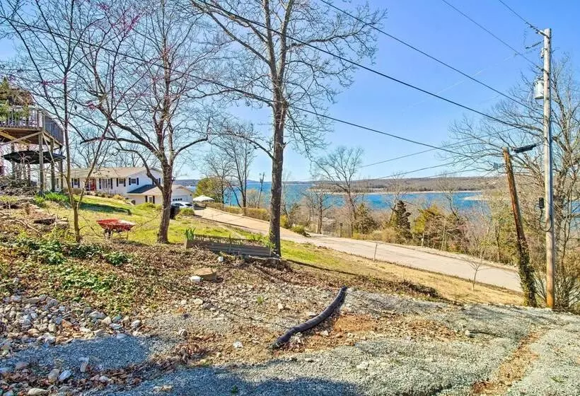 Beautiful Lakeview Home: Near Bull Shoals Lake!