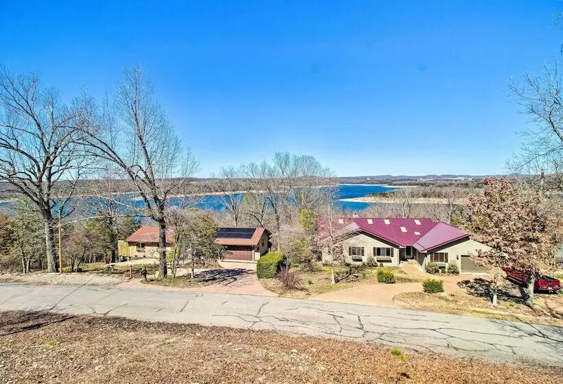 Beautiful Lakeview Home: Near Bull Shoals Lake!