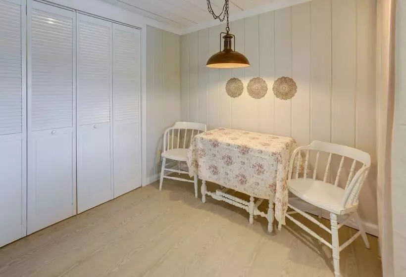 Big Pine Island Lake Cottage W/ Boat Dock & Kayaks